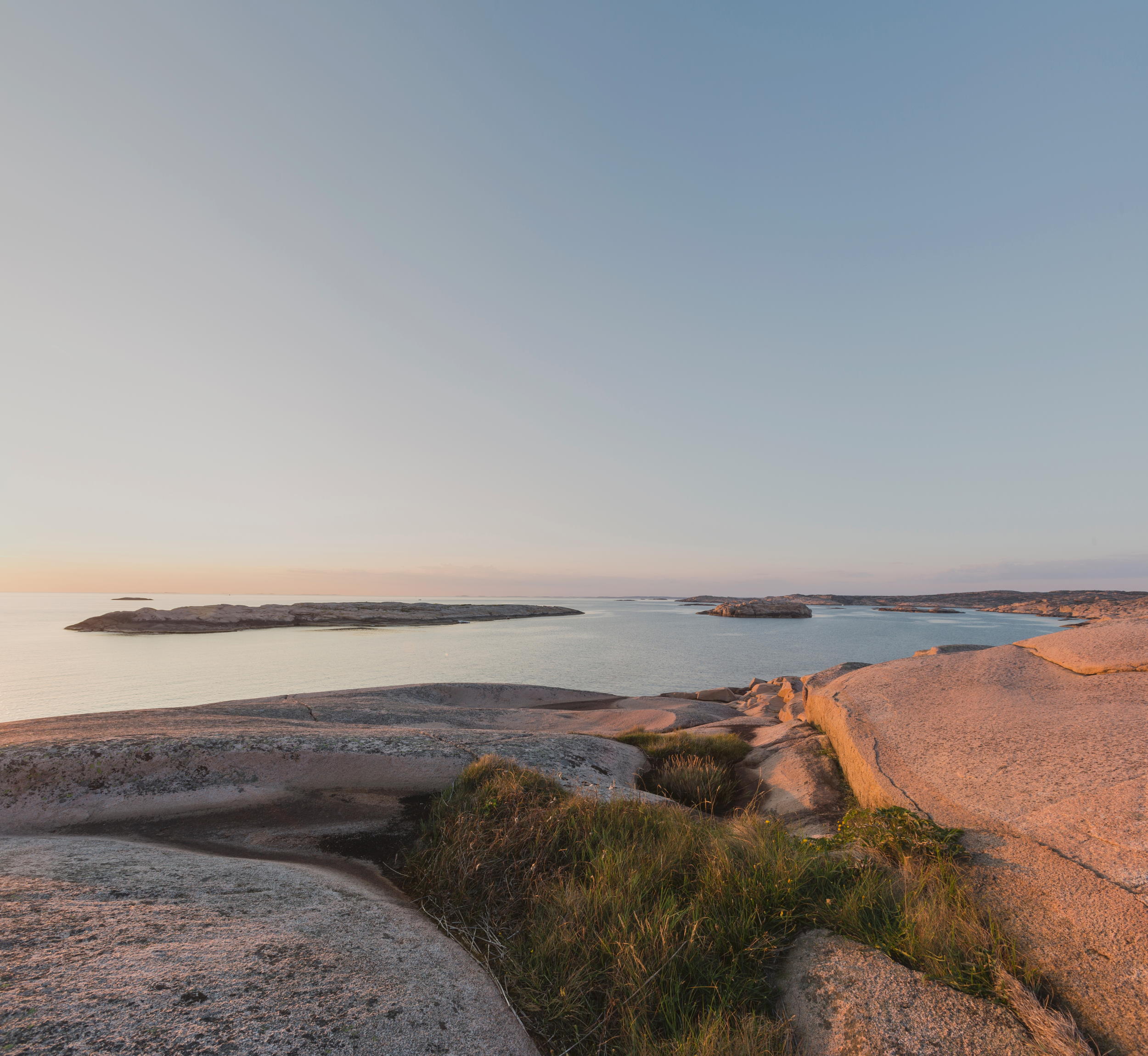 Havsutsikt på stenklippa